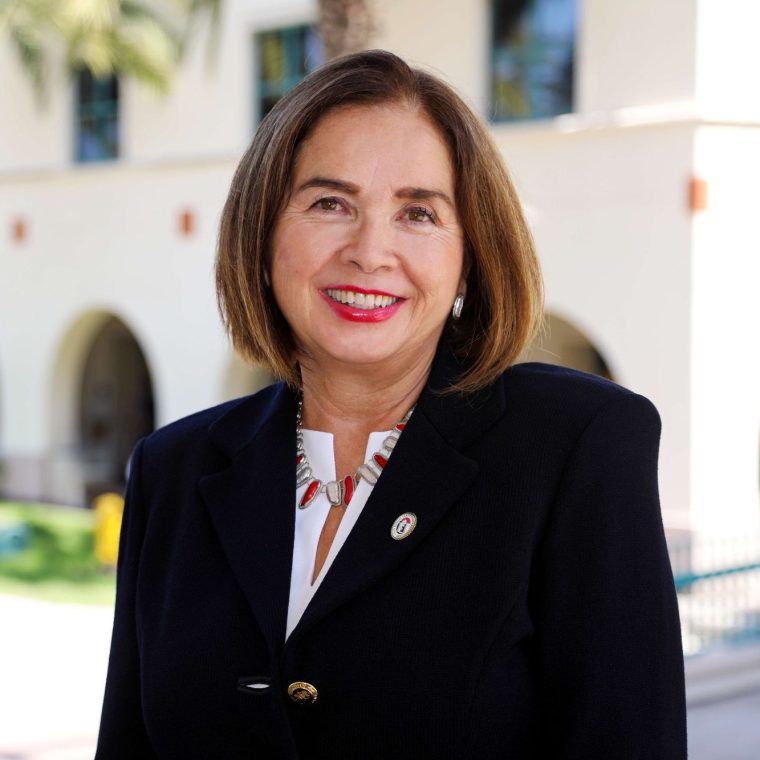 Adela de la Torre