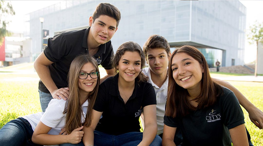 Empoderando el Futuro: El Papel de las Donaciones de Becas en la Superación de Brechas Educativas