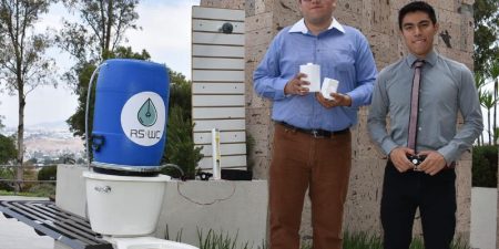 TIJUANA STUDENTS DEVELOP A SHOWER AND WC SYSTEM THAT SAVES WATER AND RECHARGES YOUR PHONE