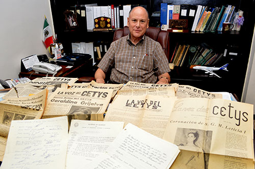 Dona documentos históricos