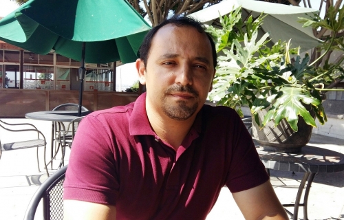 Publica libro sobre Alzheimer