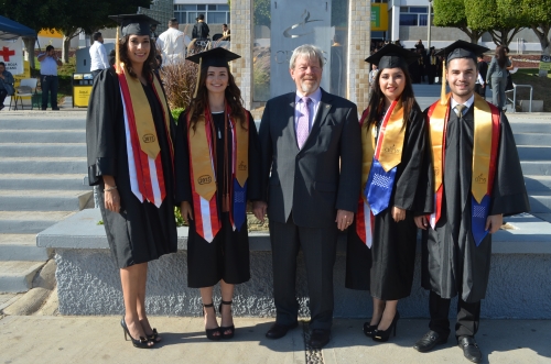 Graduados cuentan con experiencia internacional