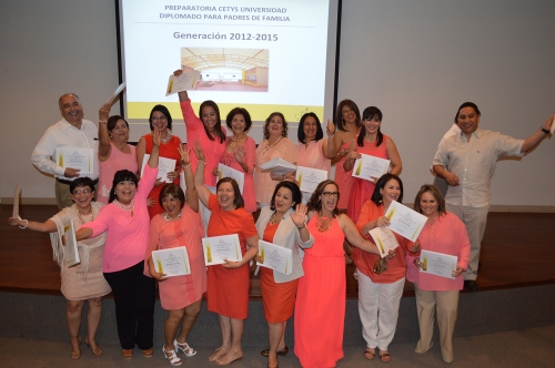 Padres concluyen Diplomado