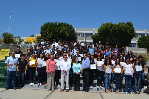Entregan becas a nuevos alumnos