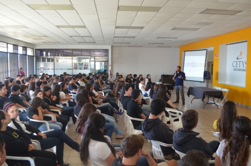 Concientizan a jóvenes con conferencia