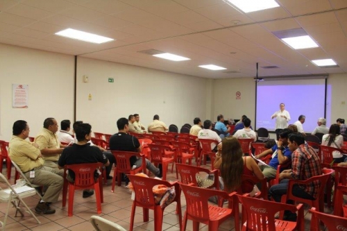 Facilita taller en Coca-Cola