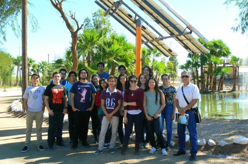 Visitan parque temático