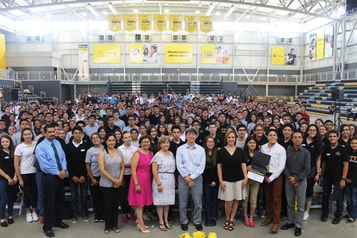 Entregan 405 becas a nuevo ingreso