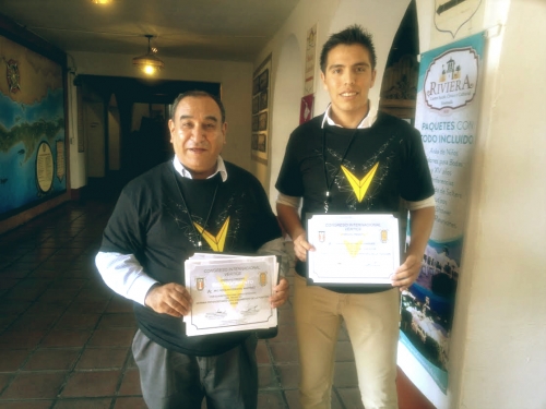 Presentan ponencia en Congreso Vértice