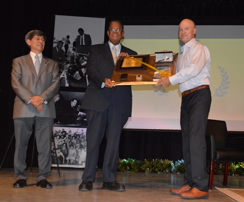 Histórica entrega de Premio Profesor Emérito