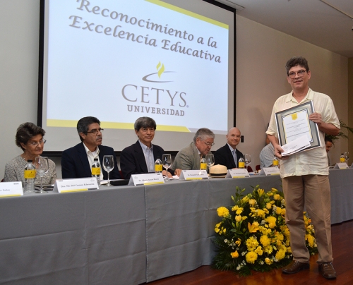 Los reconocen por su excelencia educativa