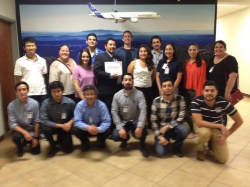 Estudiantes visitan Honeywell