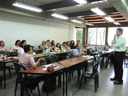 Presenta Vicerrector investigación