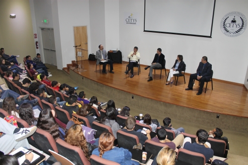 Reflexionan en Panel Identidades