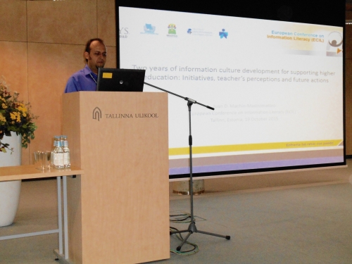 Realiza ponencia en Europa