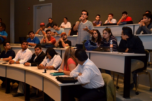 Realizan panel con candidatos a diputados federales