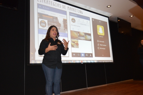 Presentan proyectos emprendedores
