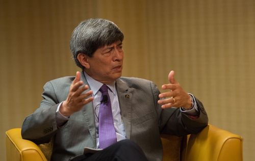 Rector aporta visión transcultural