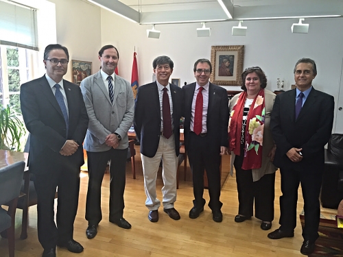 Firma convenio con Universidad española
