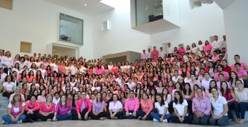 CETYS se viste de rosa