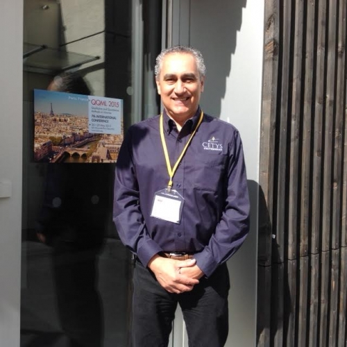 Presenta ponencia sobre bibliotecas
