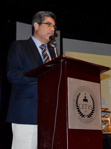 Presenta trabajo de investigación en la UNAM