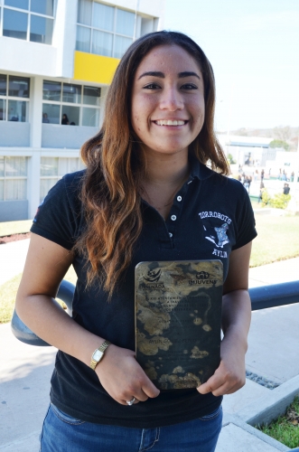 Recibe Premio Municipal de la Juventud