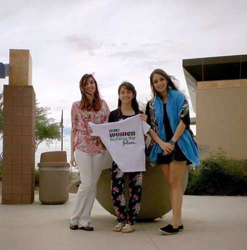Se reúnen mujeres jóvenes por la ciencia