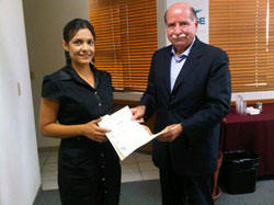 Certifica CONACYT a docente investigadora