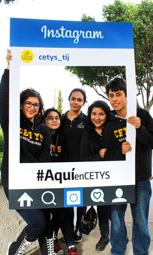 Más de mil alumnos regresan a clases