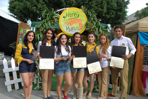 Muestran creatividad en Expo Productos
