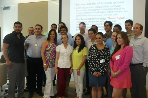 Cursan materia de posgrado en New Jersey