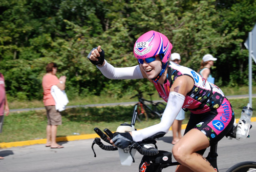 Egresada participa en Ironman