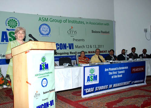 Académica participa en Congreso en la India