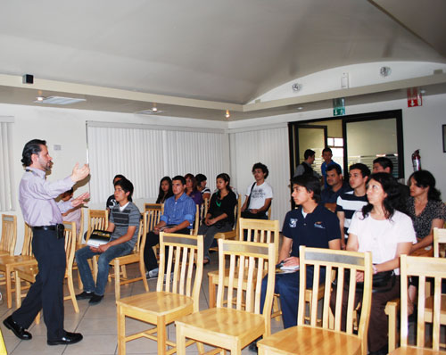 Ofrecen plática a interesados en Ingeniería