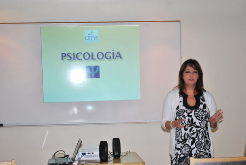 Presentan a padres carrera de Psicología