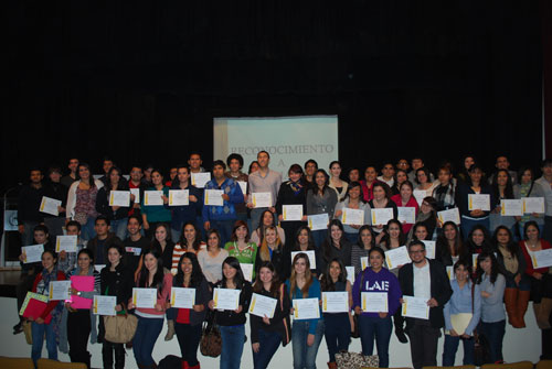 Reconocen a estudiantes de mejor promedio