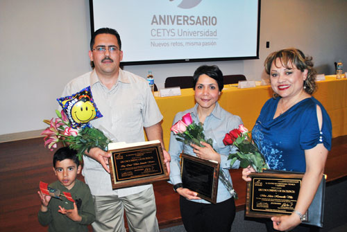 Galardonan a docentes distinguidos