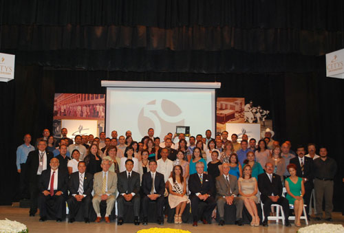Reconocen trayectoria de empleados