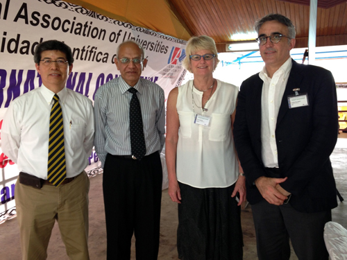Rector participa en panel en Perú