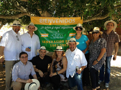 Viven encuentro egresados de las primeras generaciones