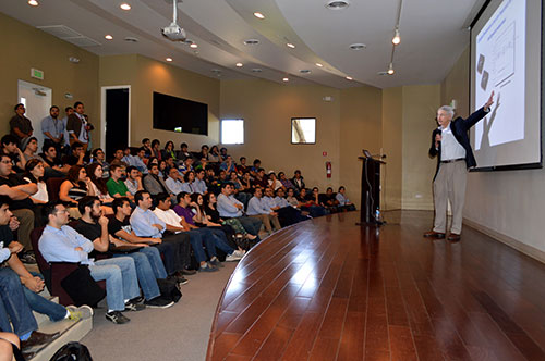Colaboradores de Skywords se capacitan