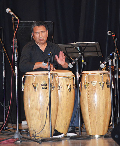 Alex Acuña brinda clínica musical