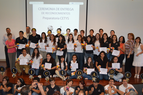 Celebran logros de bachilleres