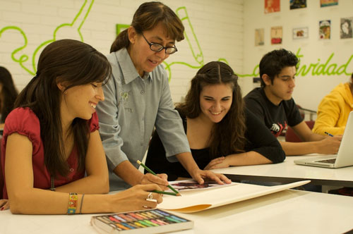 Universitarios sobresalen en evaluaciones