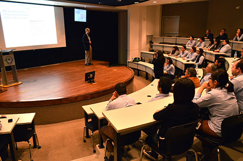 Imparte conferencia investigador de UCSD