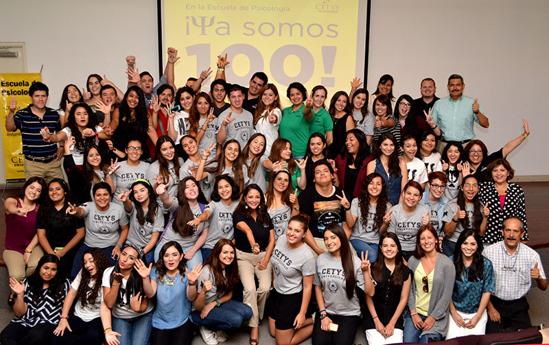 ¡Ya son 100 alumnos en Psicología!