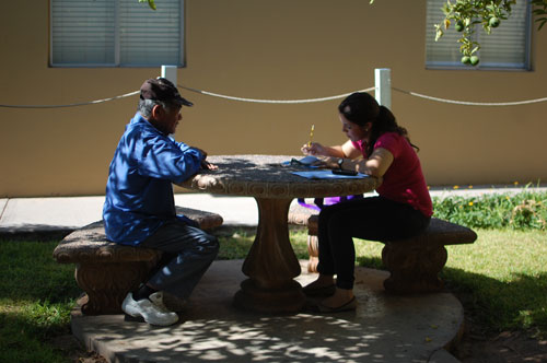 Alumnos trabajan en la comunidad