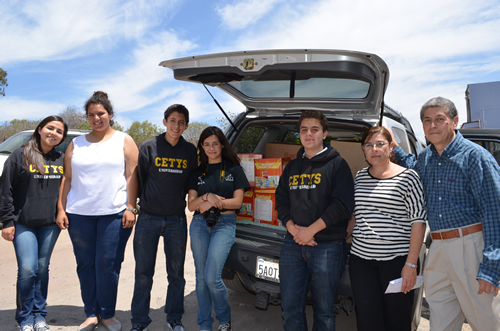 Apoyan a damnificados en Ensenada
