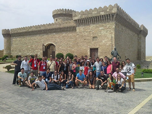 Escribe, concursa y
¡viaja a Azerbaiyán!